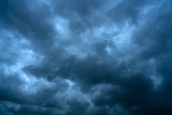 Nubes de tormenta oscura —  Fotos de Stock