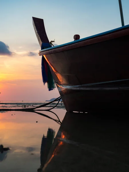 Tradizionale Barca Coda Lunga Sulla Spiaggia Thailandia — Foto Stock