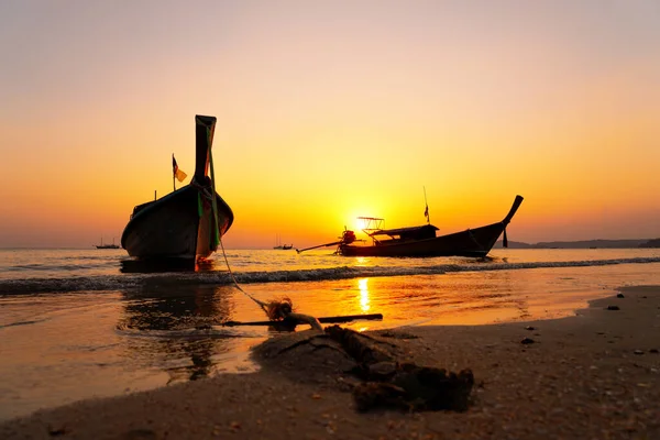 Krásná Tropická Pláž Při Západu Slunce Letním Letovisku Krabi Ban — Stock fotografie