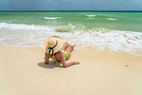 Hermosa Mujer Playa Tailandia —  Fotos de Stock