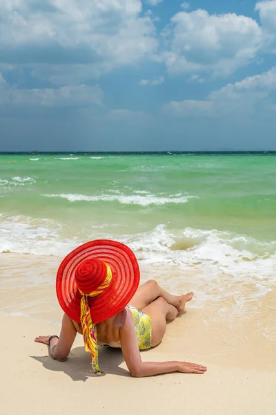 Mooie Vrouw Aan Het Strand Thailand — Stockfoto
