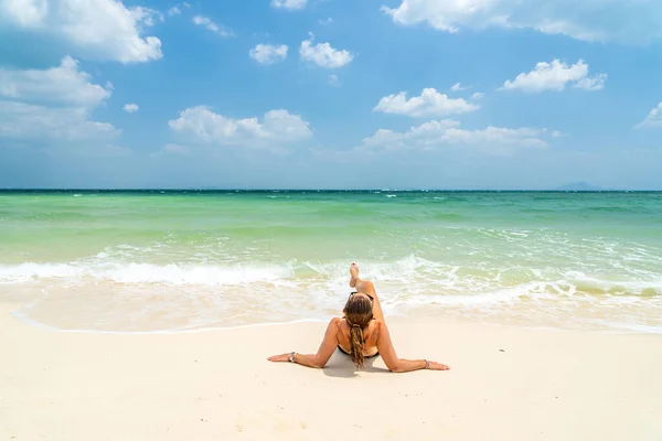 Bella Donna Sulla Spiaggia Thailandia — Foto Stock