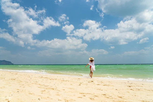 Hermosa Mujer Playa Tailandia —  Fotos de Stock