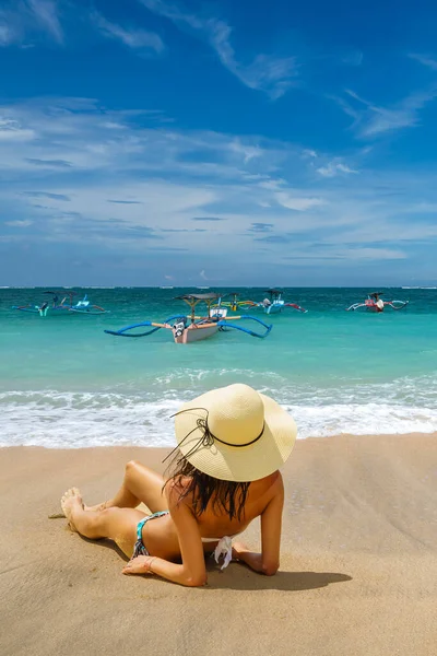 Schöne Frau Strand Von Bali Indonesien — Stockfoto
