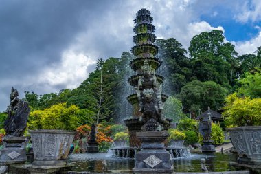 Bali Endonezya 'daki Tirta Gangga Sarayı' nda heykel