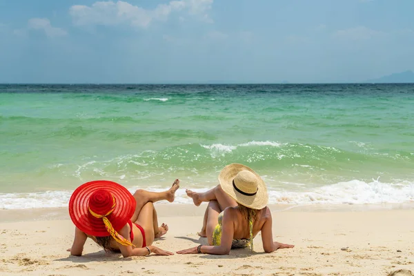 Bella Donna Sulla Spiaggia Thailandia — Foto Stock