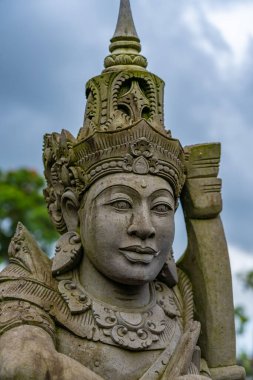 Bali Endonezya 'daki Tirta Gangga Sarayı' nda heykel