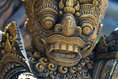 Bali Endonezya 'daki tapınakta antik Bali heykeli