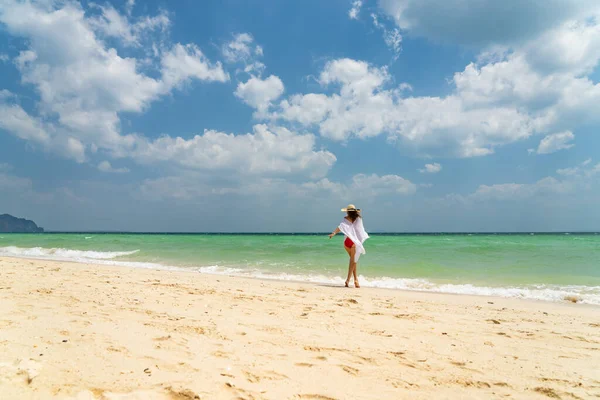 Mulher Bonita Praia Tailândia — Fotografia de Stock