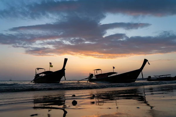 Bateau Traditionnel Longue Queue Sur Plage Thaïlande Coucher Soleil — Photo