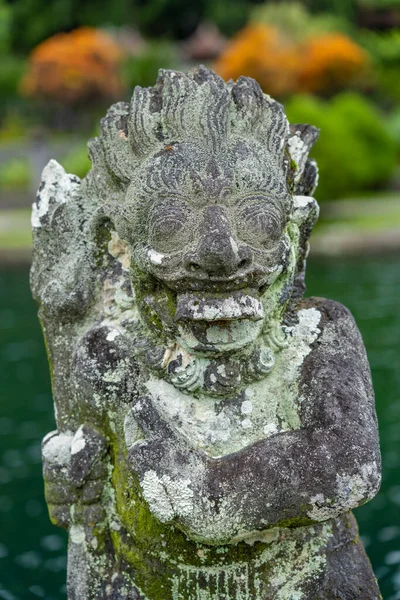 印度尼西亚巴厘Tirta Gangga宫的雕像 — 图库照片