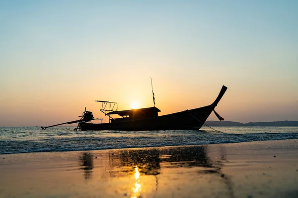 Barco Tradicional Cauda Longa Praia Tailândia Pôr Sol — Fotografia de Stock