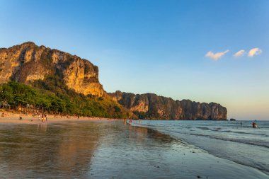 Ao Nang Krabi 'de gün batımı Tayland