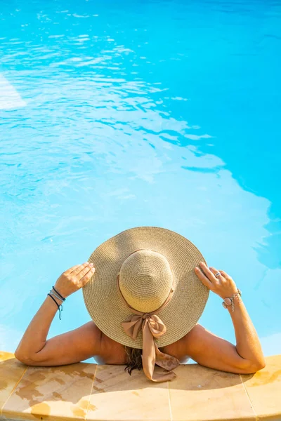 Mulher Bonita Piscina — Fotografia de Stock