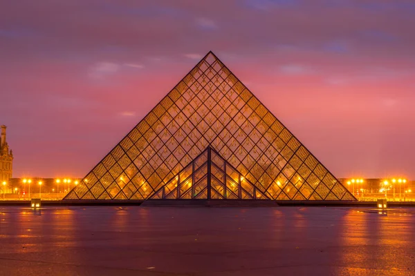 Paris France Mars 2020 Vue Célèbre Musée Louvre Avec Pyramide — Photo