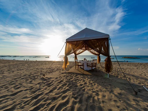 Mesa Cena Playa Atardecer Bali —  Fotos de Stock