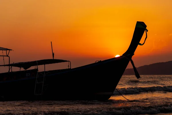 Bateau Traditionnel Longue Queue Sur Plage Thaïlande Coucher Soleil — Photo