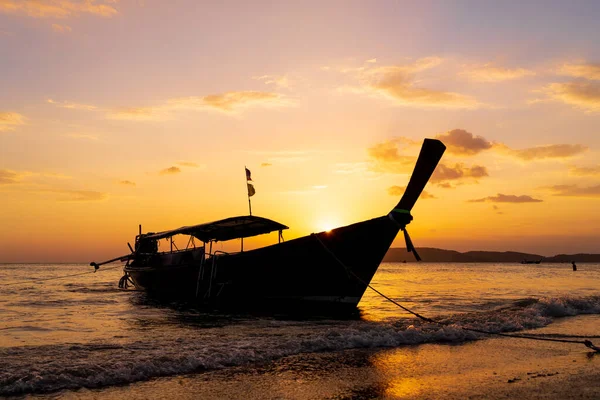 Bateau Traditionnel Longue Queue Sur Plage Thaïlande Coucher Soleil — Photo