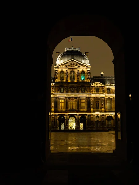 Parigi Francia Marzo 2020 Veduta Notturna Del Famoso Museo Del — Foto Stock