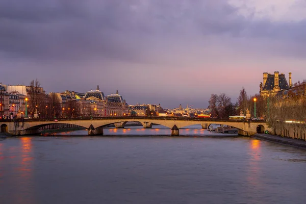 巴黎法国塞纳河入夜 — 图库照片