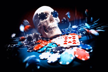 Black Jack masasında insan kafatası