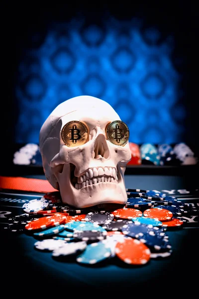 Bitcoin Ανθρώπινο Κρανίο Στο Τραπέζι Black Jack — Φωτογραφία Αρχείου