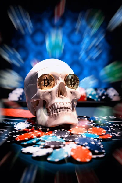 Bitcoin Ανθρώπινο Κρανίο Στο Τραπέζι Black Jack — Φωτογραφία Αρχείου