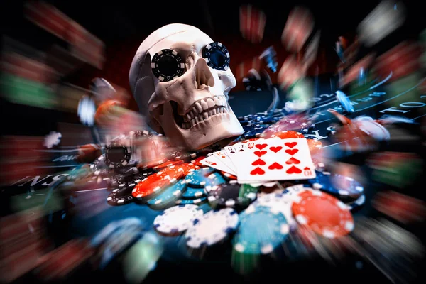 Mänsklig Skalle Vid Black Jack Bordet — Stockfoto