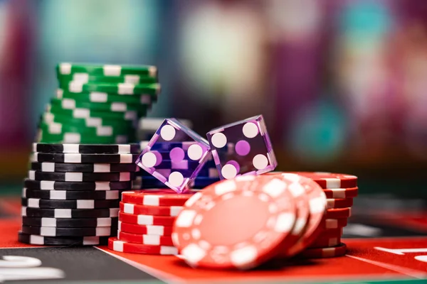 Kumarhane Seti Rulet Zar Fiş Blackjack Minderinde — Stok fotoğraf