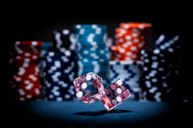 Kumarhane masasındaki baharatlar 