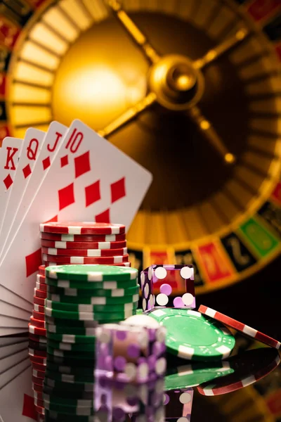 Casino Set Ruletou Kartami Kostkami Žetony Podložce Blackjack — Stock fotografie