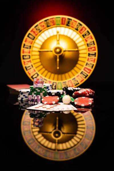 Jogo Casino Com Roleta Cartões Dados Fichas Tapete Blackjack — Fotografia de Stock