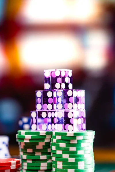 Casino Dados Fichas Púrpura — Foto de Stock