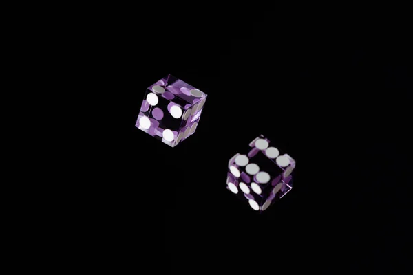 Purple Casino Dices Sobre Fundo Preto Profundidade Campo Rasa — Fotografia de Stock