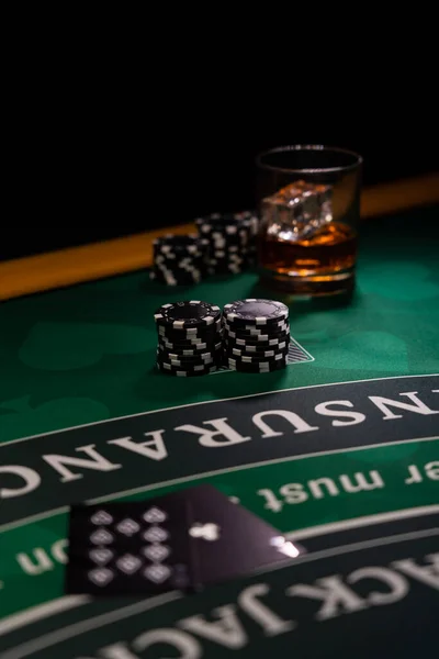 Ein Casino Blackjack Tisch Mit Schwarzen Karten — Stockfoto