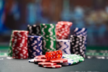 Kumarhane masasındaki baharatlar 