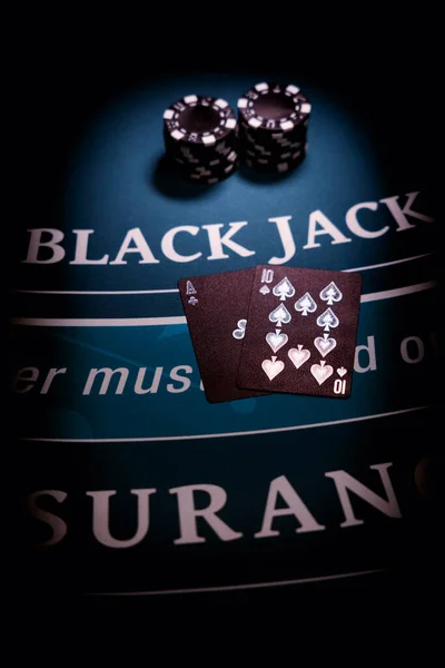 Stół Casino Blackjack Czarnymi Kartami — Zdjęcie stockowe