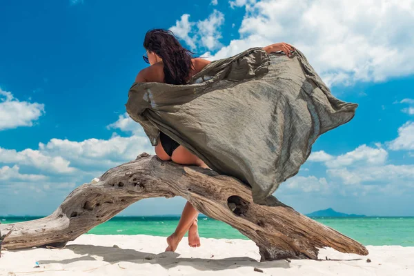 Young Woman Tropical White Sand Beach — Stock Photo, Image