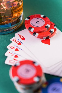 Poker oyunu Royal floş with chips