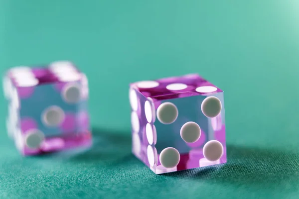 Казино Фіолетові Кістки Ігровому Столі — стокове фото