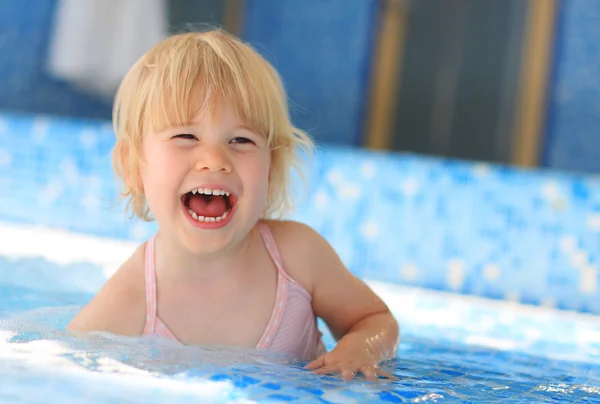 Happy Young Girl Swimming Pool — Stock Photo, Image