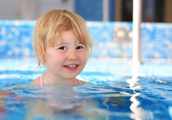 Happy Young Girl Swimming Pool — Stock Photo, Image