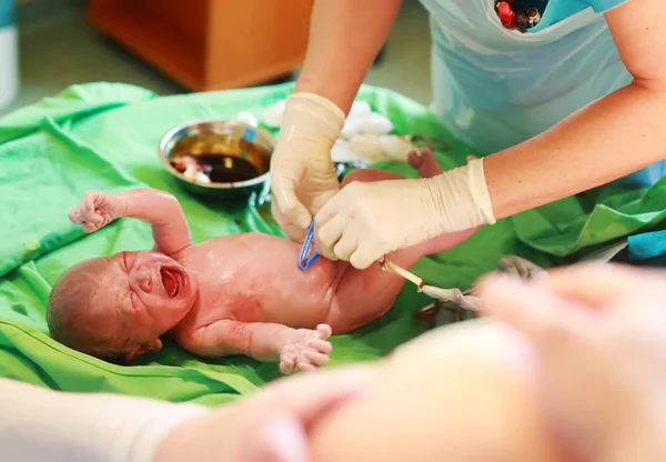 Новорожденный Ребенок После Рождения Больнице — стоковое фото