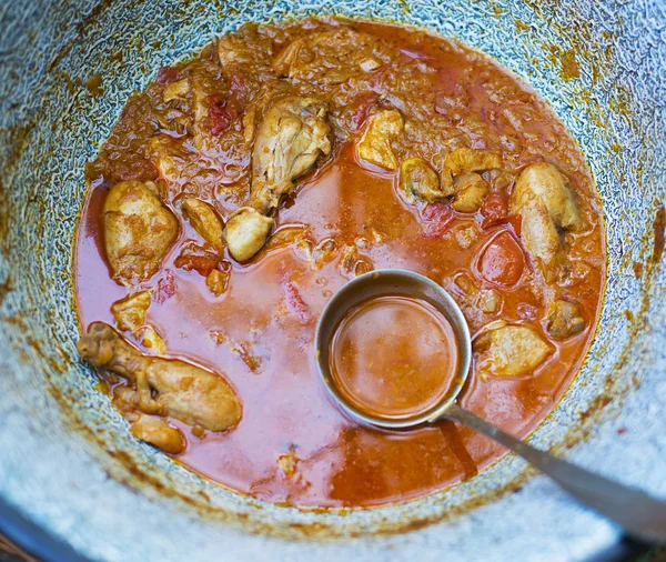 güveç pot içindeki açık gulaş