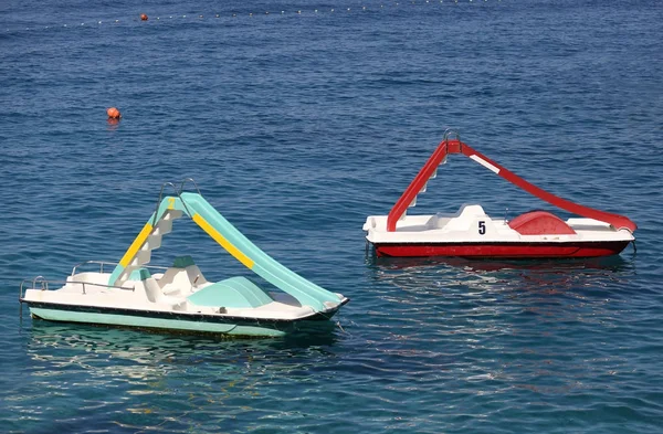 Two pedal boats float in sea — Stock Photo, Image