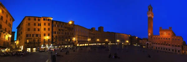 Siena, una ciudad en el centro de Italia Piazza del CampoSiena, Italia — Foto de Stock