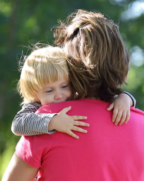Cute Young Child Hug Her Mom — Stock Photo, Image
