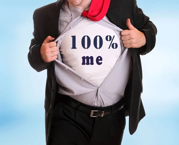 Jovem Empresário Rasgando Sua Camisa 100 Texto Sobre Ele — Fotografia de Stock