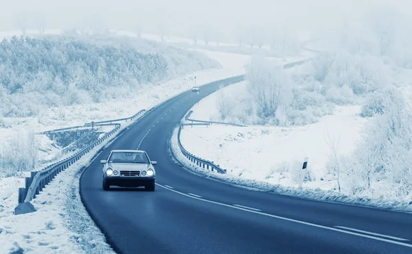Автомобіль Дорозі Взимку — стокове фото