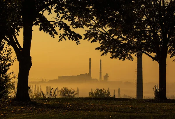 Centrale Électrique Avec Cheminée — Photo